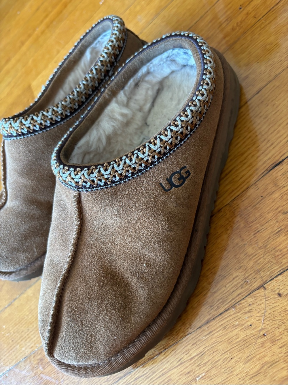 Tasman UGGs Kids size 4 Women’s 6